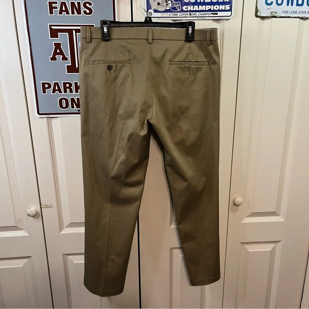 Haggar Straight Fit Men’s Khaki pants - Picture 3 of 8